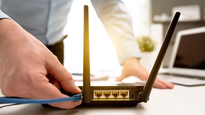 AMLO pidió apoyo a la CFE para que se instalen 2 mil 500 antenas.