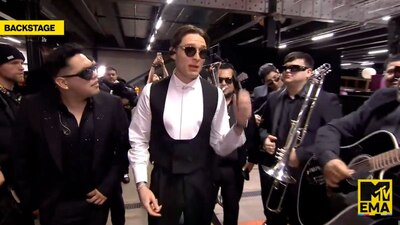 Cantó en los premios EMATV de Europa y puso en alto el nombre de México