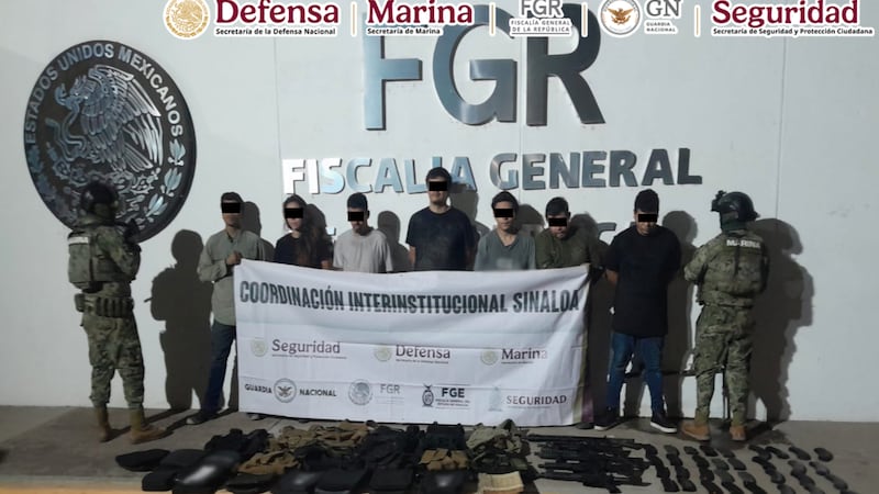 Golpe al narco en Sinaloa: autoridades  decomisan arsenal y 13 mil litros de químicos para drogas