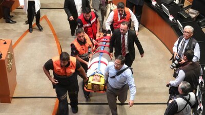 La senadora Covarrubias fue trasladada a un centro médico para ser valorada