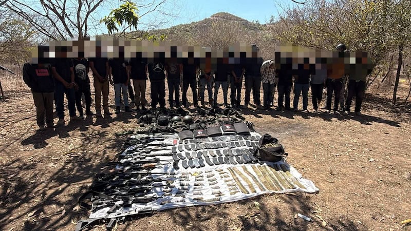 VIDEO: Estudiantes graban enfrentamiento armado afuera de su escuela de Huajicori, Nayarit