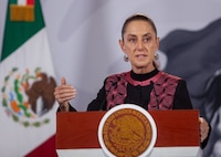 La morenista fábula de la hormiga y las cigarras