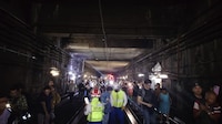 Desalojan a usuarios de las estaciones Pino Suárez y Zócalo de la Línea 2 del Metro