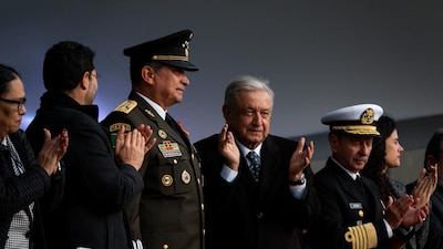 Acudió a la clausura del Bicentenario del Heroico Colegio Militar 1823-2023