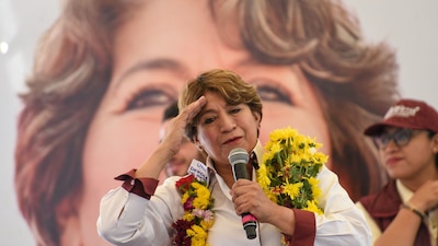 En su trayecto proselitista, la maestra Delfina dice que ha recogido propuestas y solicitudes