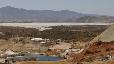 AMLO dijo que Cofece cedió la operación de una mina en Bacanora, Sonora, al gobierno chino.
