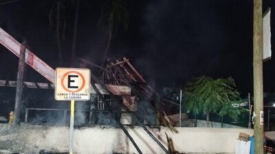 De acuerdo con testigos, el incendio pudo haber sido provocado