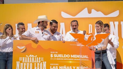 Los 26 candidatos y candidatas al Congreso de NL, entregaron un cheque simbólico
