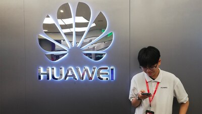 La empresa implementa becas, concursos de tecnología y capacitación en habilidades digitales