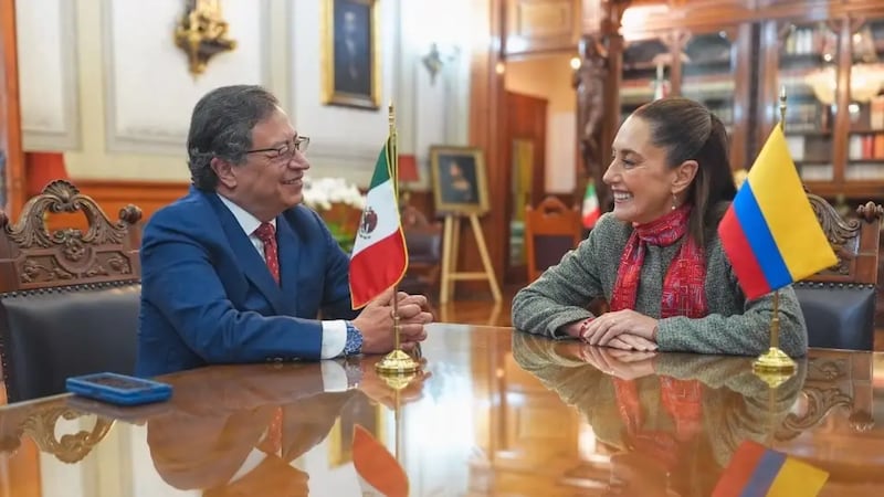 Sheinbaum sostiene llamada con Petro; le confirma que participará en la CELAC