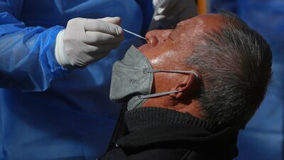 En las últimas ocho semanas han muerto al menos 170 mil personas en todo el mundo a causa del virus.