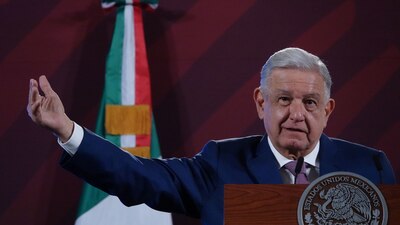 La condecoración es una medalla circular fabricada en oro de 18 kilates