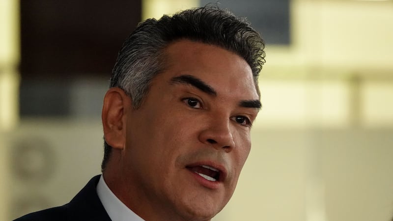 PRI respalda propuesta de congresista de EU sobre revocar visas a morenistas que apoyen a Castro