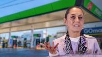 Sheinbaum asegura que gasolina costaría hasta 35 pesos sin acuerdos; fijan tope al Diésel en 27
