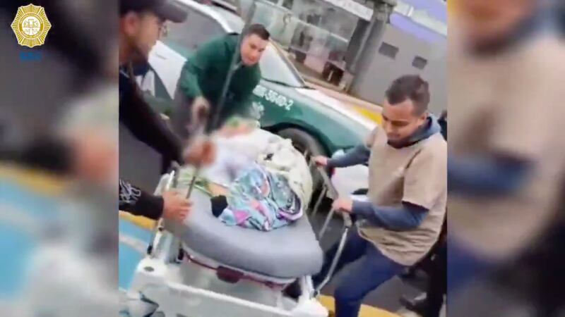 VIDEO: Policías auxilian a mujer en labor de parto en GAM; bebé está estable