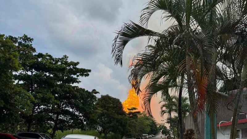 Reportan explosión en complejo de Pemex en Chiapas; desalojan a mil 800 empleados