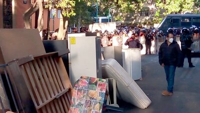 Resultaron afectadas más de 40 familias, niños y mujeres recibieron golpes por parte de "cargadores privados"