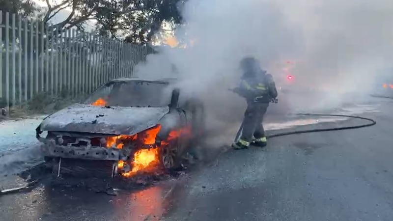 Se incendia taller que almacenaba diésel: hay 8 casas y 22 vehículos quemados en NL