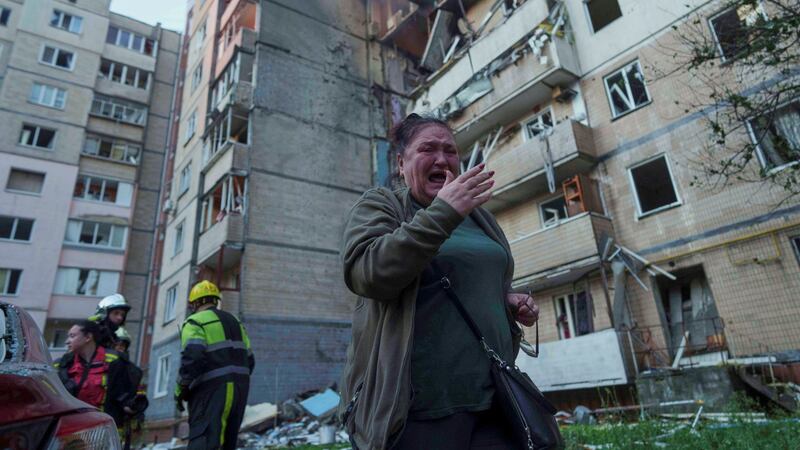 Mayor ataque militar de Rusia a Ucrania deja 4 muertos y un edificio dañado