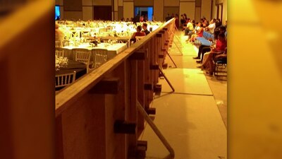 ¿La cerca que dividió a los asistentes fue un acto de discriminación?