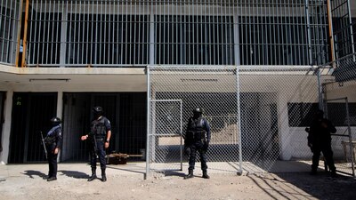 Reforzaron la seguridad en el penal tras la recaptura de Ovidio Guzmán