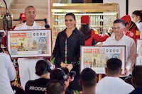 Lotería Nacional realiza sorteo por el Bicentenario de la Independencia en el mar desde Veracruz