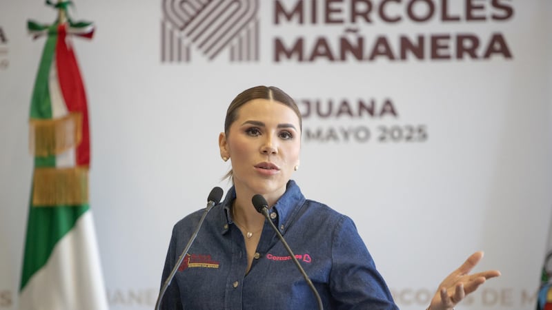 VIDEO: Marina del Pilar negaba apagones en BC… y se quedó sin luz en plena conferencia