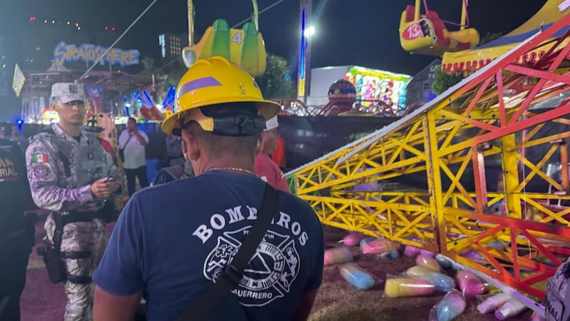 VIDEO: Desplome de juego mecánico en feria de Acapulco deja 2 lesionados