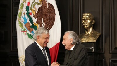 El presidente estuvo en la ceremonia de entrega de la presea