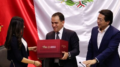 Arturo Herrera entrega a la Cámara de Diputados el paquete económico 2020