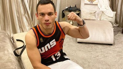 El joven boxeador fue trolleado por usuarios de internet al proponer la creación de billetes falsos