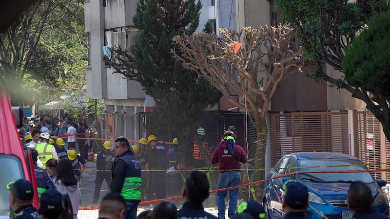 Evacuan a 2 mil 500 vecinos de Paseos de Taxqueña tras explosión en edificio