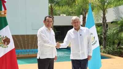 El presidente de Guatemala, Jimmy Morales y AMLO, presidente electo de México