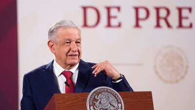 La construcción de ambas unidades se llevaría a cabo incluso si no se logra la venta del avión, dijo