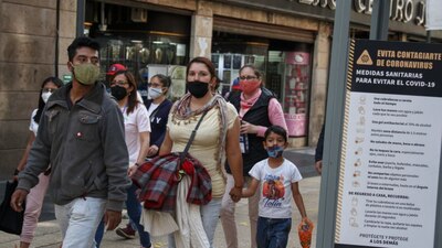 La mayoría de los mexicanos encuestados cree que después de las vacaciones habrá más casos de coronavirus
