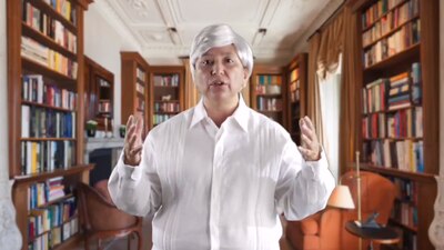 En su video afirma que su "xochicleta" no la tiene ni Obama