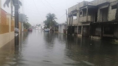 Varios municipios de Quintana Roo recibieron fuertes lluvias la madrugada de este lunes