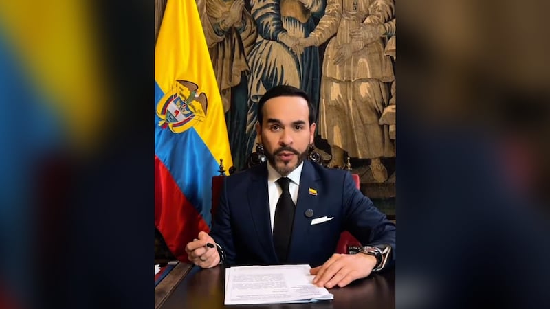 De la Espriella firma decreto que levanta la suspensión para el porte de armas de fuego en Colombia
