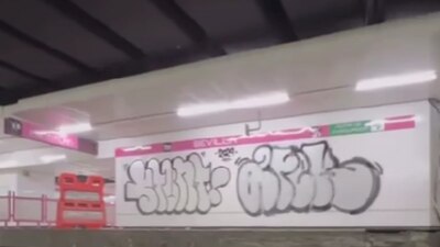 Los grafiteros pintaron sus placas aparentemente relacionadas con los apodos "Stunter" y "Arek"