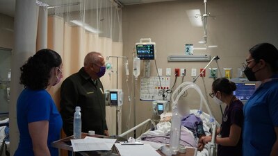 El comisionado del INM visitó a lesionados tras el incendio en Ciudad Juárez