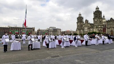 La condecoración 'Miguel Hidalgo', grado 'Collar', fue presentada a 58 médicos, médicas, enfermeras y enfermeros