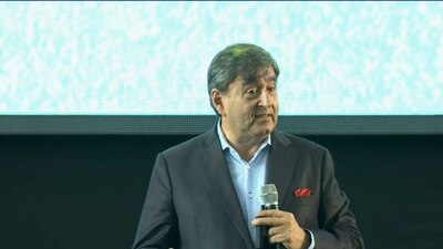 El catedrático de Harvard diseñó una nueva metodología de enseñanza que involucra más a los alumnos