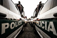 Roban 7 camionetas de agencia en GAM; comando armado amaga a empleados