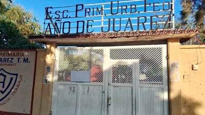 Padres de familia se manifestaron en el plantel para exigir más seguridad en las instalaciones