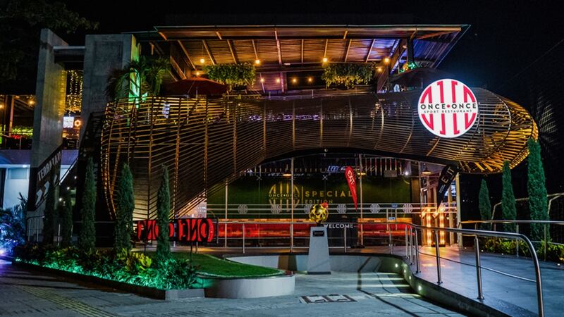 VIDEO: Mujeres protagonizan golpiza afuera de un bar en Polanco