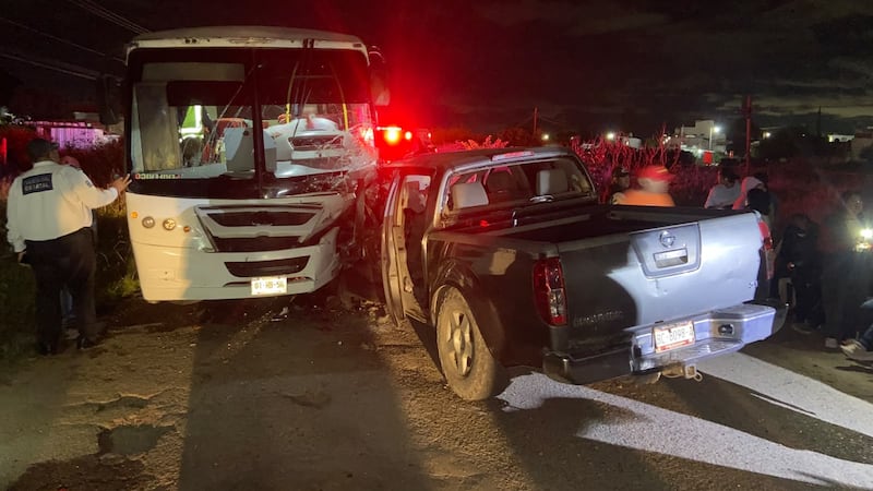 Fuerte accidente en Tlacolula, Oaxaca, deja 1 muerto y 17 heridos