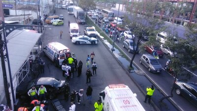 El accidente dejó 3 heridos, entre ellos una mujer cuyo estado de salud se reporta grave