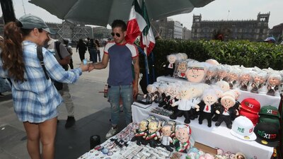 En el Centro Histórico de la CDMX, la venta de productos relacionados con AMLO