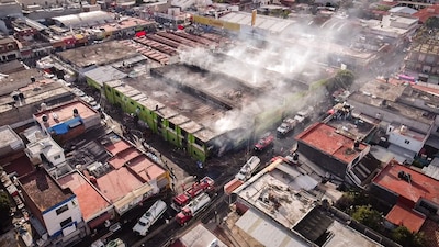 Negocios de frutas, semillas y chiles, carnicerías, jarcierías, pollerías y otros más fueron alcanzados por el fuego.