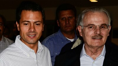 Enrique Peña Nieto junto a Francisco Labastida, en junio de 2012